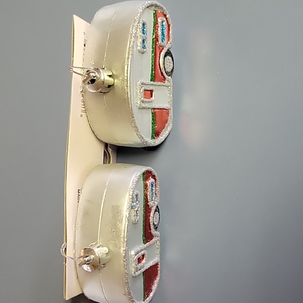 NWT Pack of two plastic camper Christmas tree ornaments. Red and silver - Picture 3 of 4